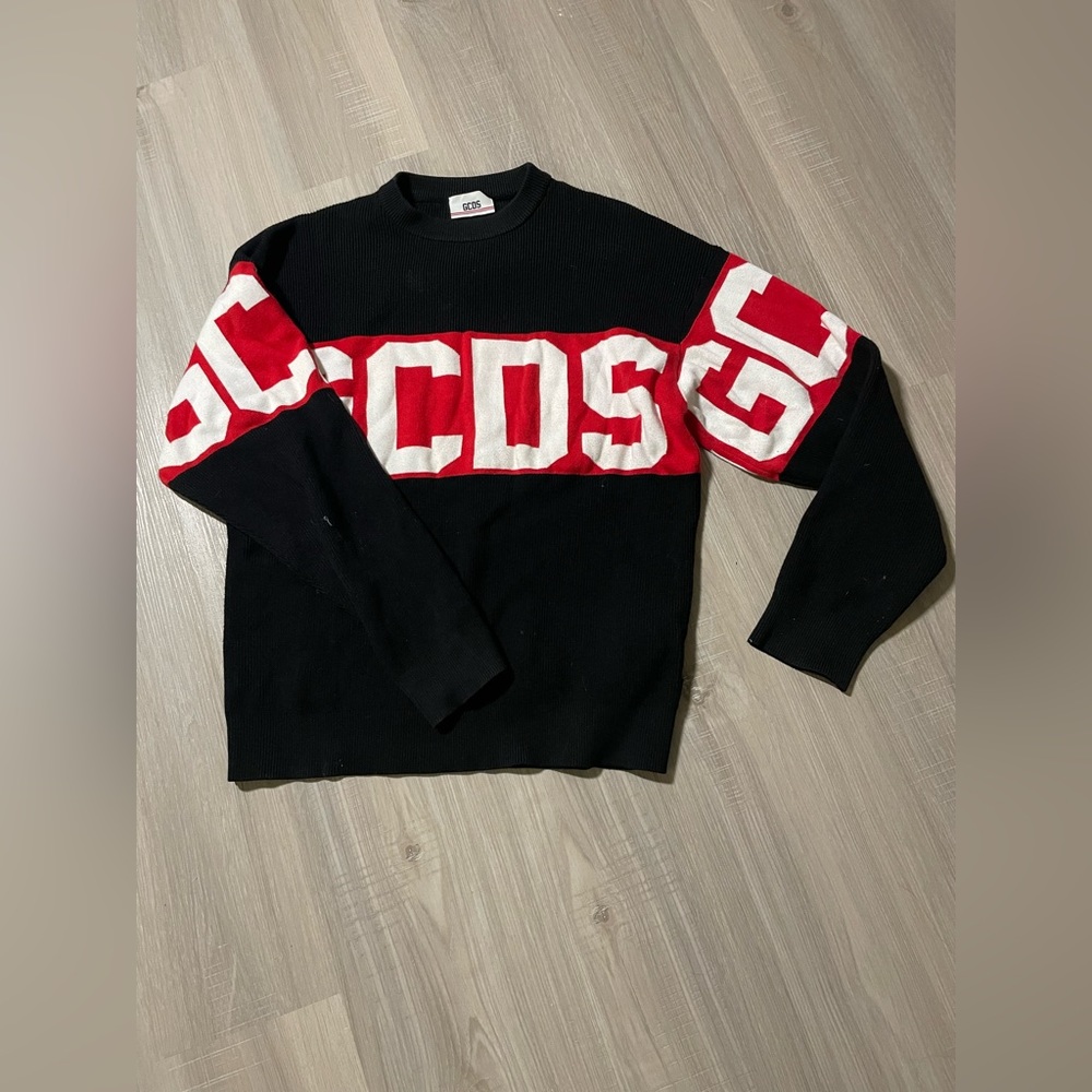 Women's Black and Red Crew Neck Sweater